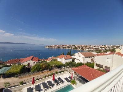 Seeblick in einer Familien-Ferienvilla zu vermieten in Okrug Gornji Double bedroom