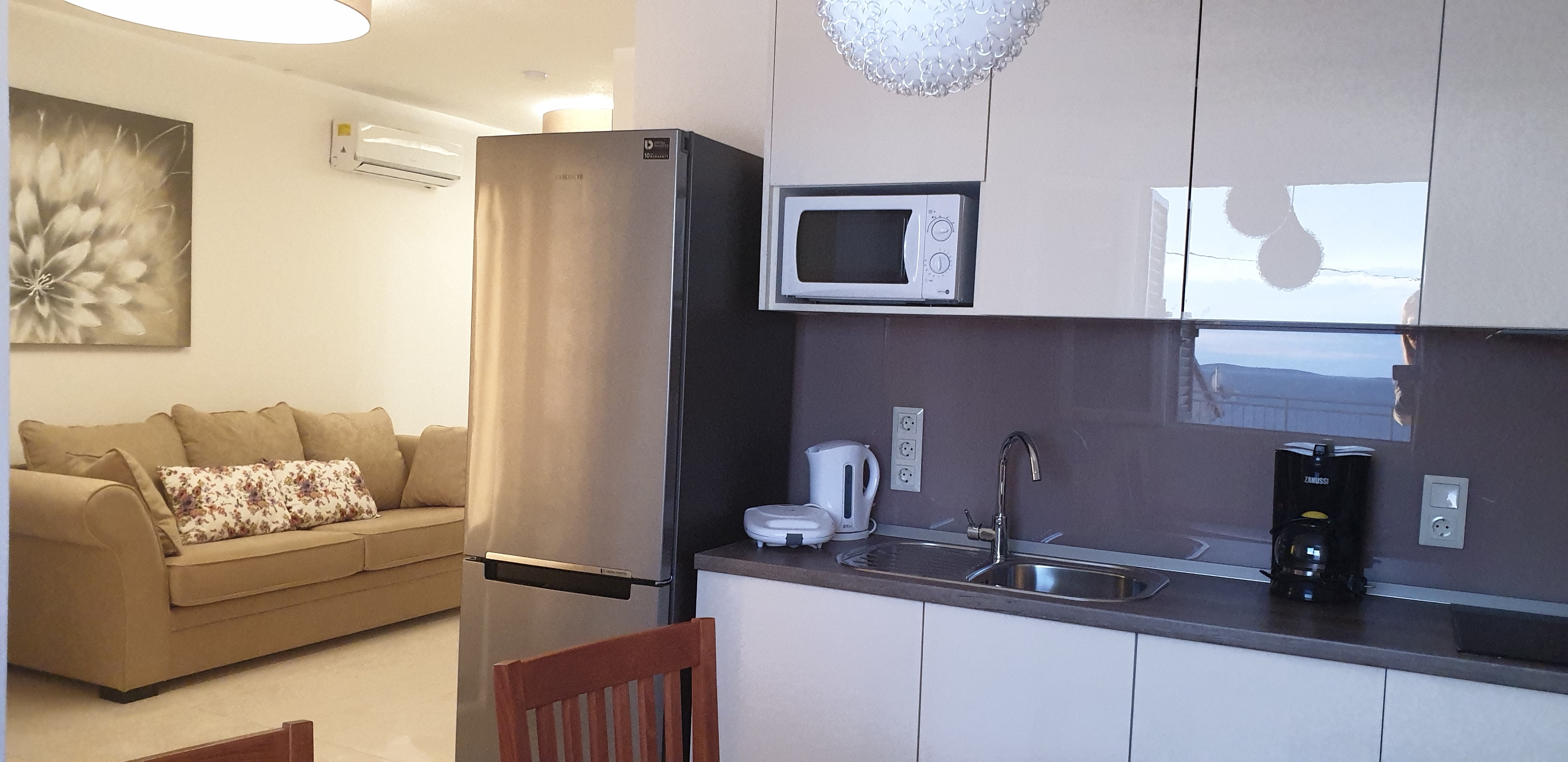 Moderno uređena kuhinja u apartmanima Zora Apartments Zora